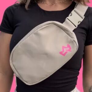 Primal queen, fanny pack new (b14)